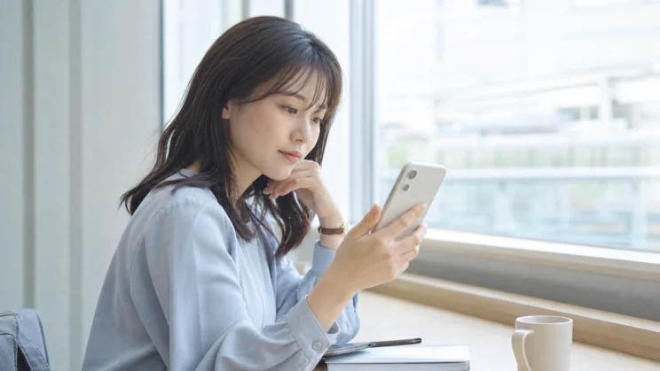 頼れない気持ちは、日常の小さな場面にも静かに表れます。
