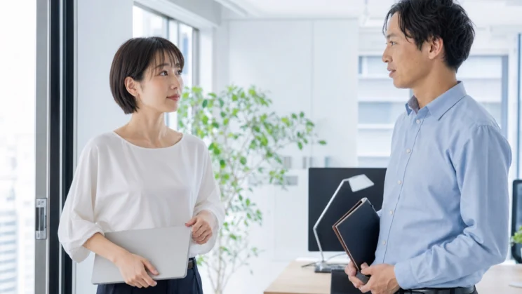 大げさに褒めず、役立った事実だけを短く伝えると、相手との関係を保ちながら自分の負担を抑えられます。