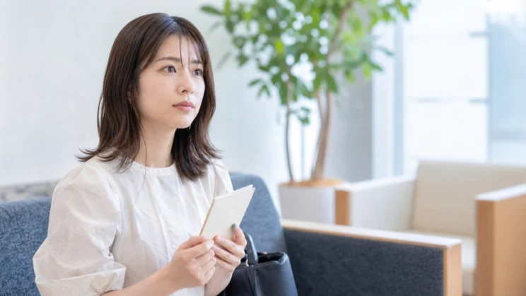 不眠や体の症状、欠勤が続くときは、今の状態を整理するために相談してよい段階です。