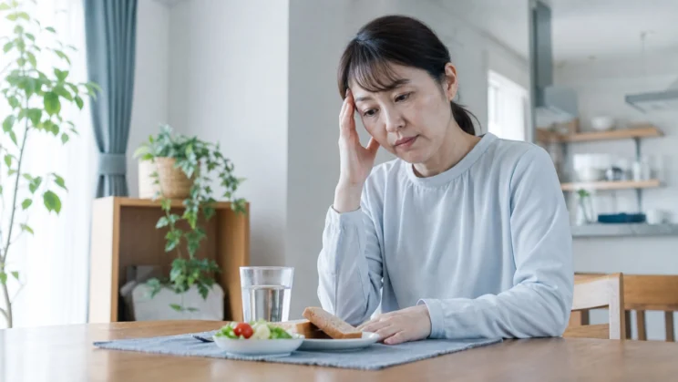 心の変化より先に、頭痛やだるさなど体の不調が目立つことがあります。