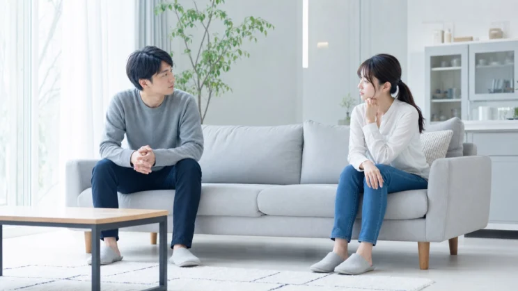 大きな結論を急がず、今の言葉を受け止めながら静かに話す時間を持つことが大切です。