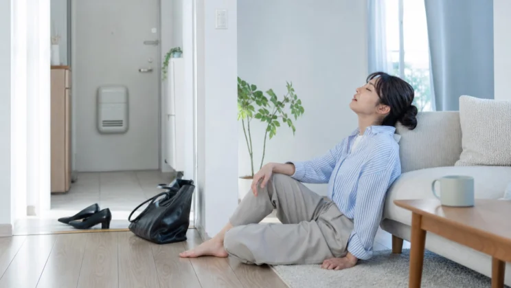 帰宅後に動けなくなる場面を日常として見つめると、自分を責める前に疲れの大きさに気づきやすくなります。