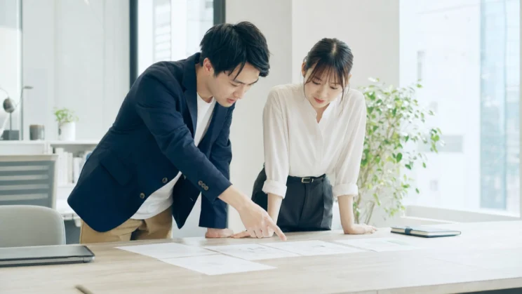 抽象的に持ち上げるのではなく、実際に見えた行動や過程を具体的に伝えると受け取られやすくなります。
