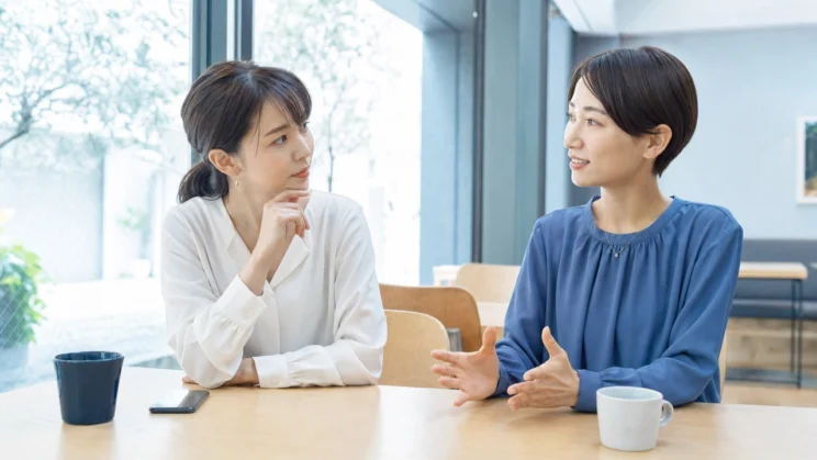やさしい言葉と実際の行動が一致しているかを落ち着いて確かめましょう。