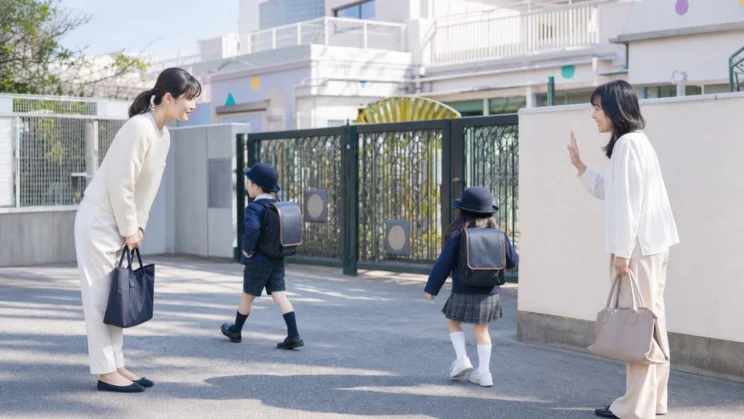 子どもを介する関係では、挨拶を保ちながら距離を調整できます。