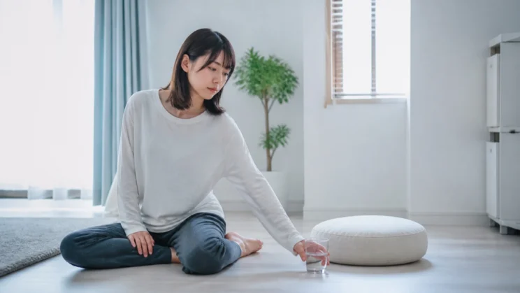 違和感が強いときは、無理に続けず水を飲むなどして、いったん実践から離れて構いません。