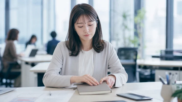 否定される経験が重なると、逃げたり提案したりできる場面でも、動く前から諦める反応が残ることがあります。