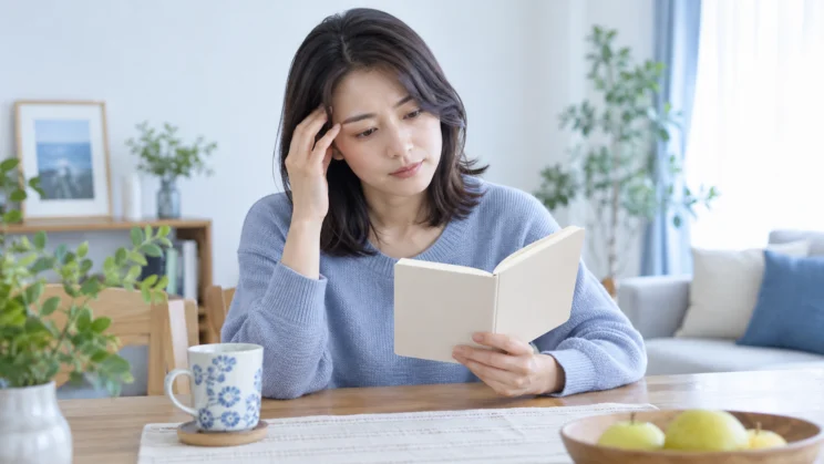 心身のストレスサインを振り返る人の写真