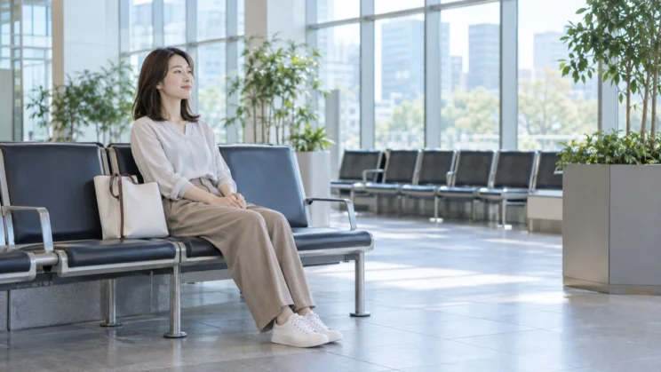 眠気が安全に関わるときは、生活改善より先に作業を中断して休むことを優先します。