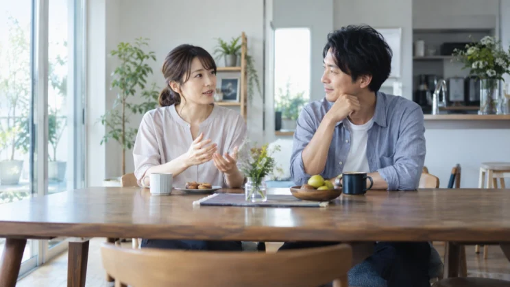 愛情の有無ではなく、いま感じにくい状態を伝えると、お互いの会話を続けやすくなります。